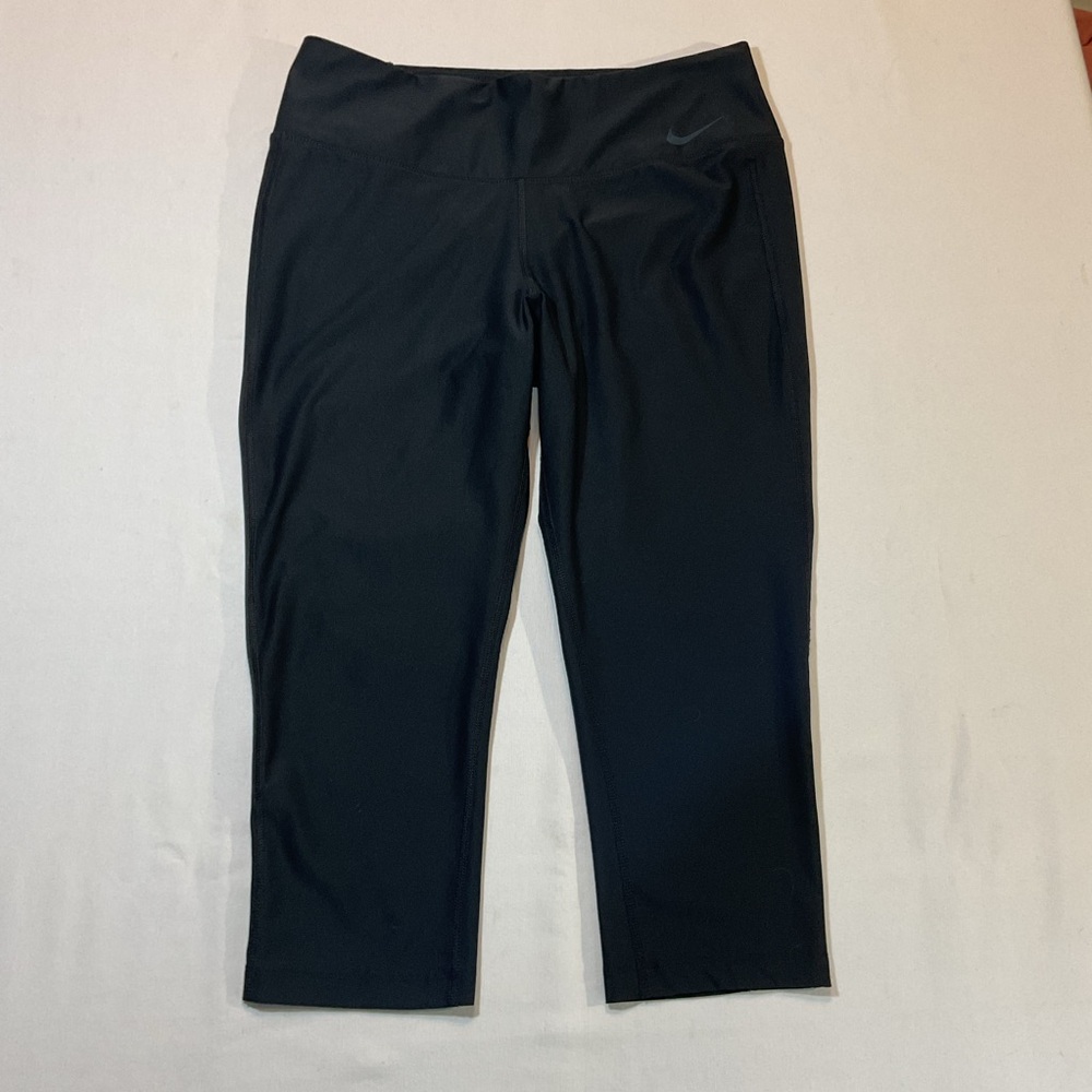 Nike Dri-Fit Black Athletic Size L 3/4th length‎ Eveyday Loose